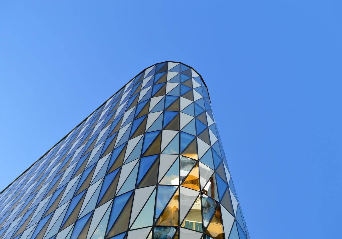 德州扑克游戏-提前开香槟，拉波尔塔得知大局已定后与身边人载歌载舞