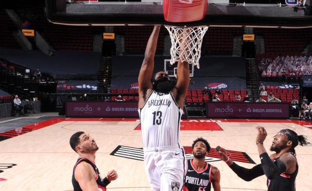 三巨头有多香?湖勇举步维艰 篮网依旧高歌猛进