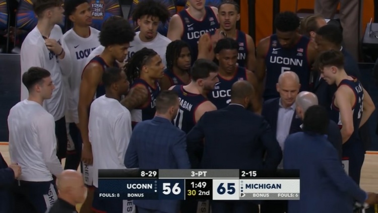 德州扑克app-没悬念了！索罗·鲍尔快攻不进&amp;麦肯尼三分命中 密歇根领先9分